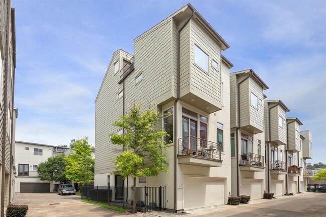 Building Photo - 1630 Dennis St Rental