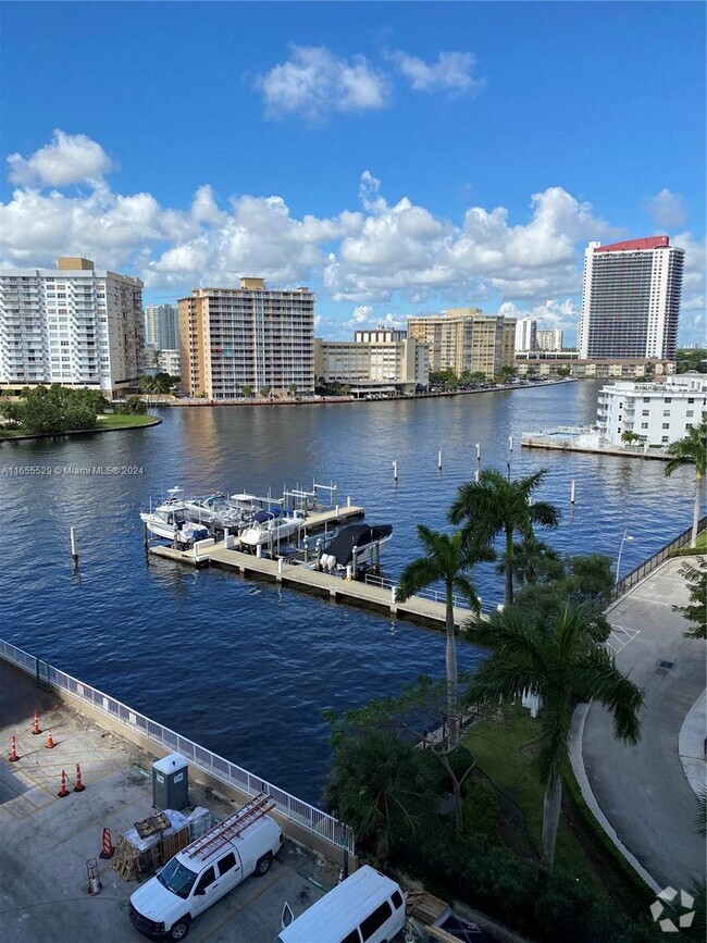 Building Photo - 1965 S Ocean Dr Unit 5H Rental