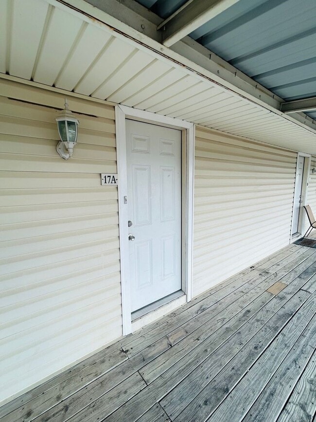 Creole Apartments - Creole Apartments Unit 17A