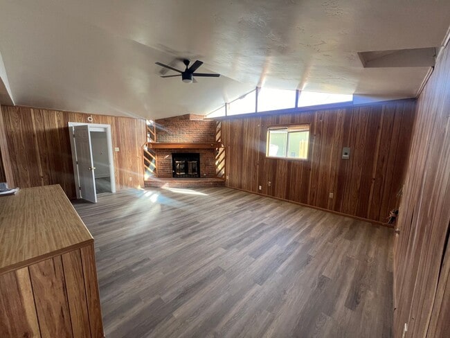 Photo - 5bedrooms 2bathrooms with CH/A