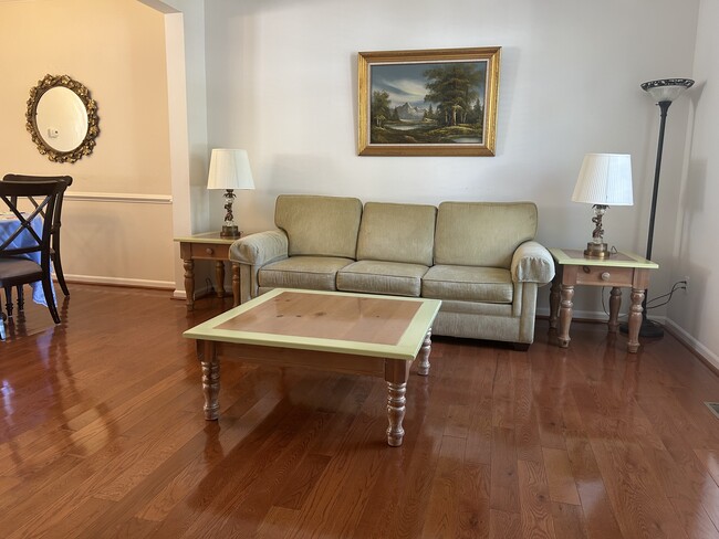 Photo - 930 Rainier Rd