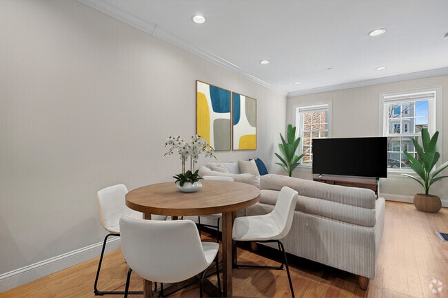 Building Photo - 110 Chelsea St Unit 1 Rental
