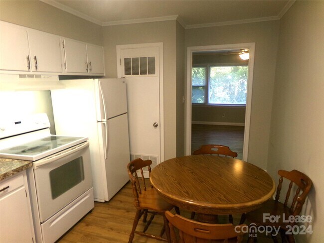 Photo - 718 Brown Ave