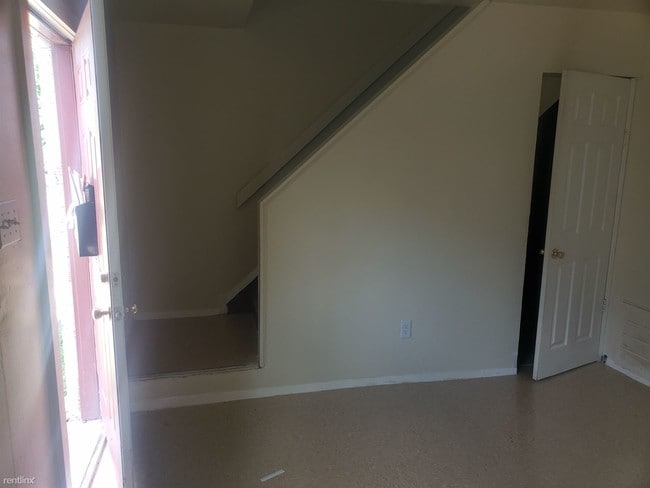 Photo - 3 br, 1 bath - 2505 Lynhaven Ave