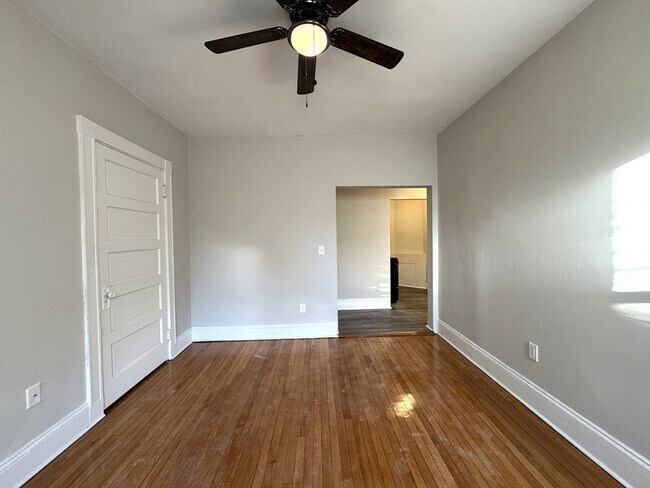 Photo - 8 Langmaid Ave Unit 2