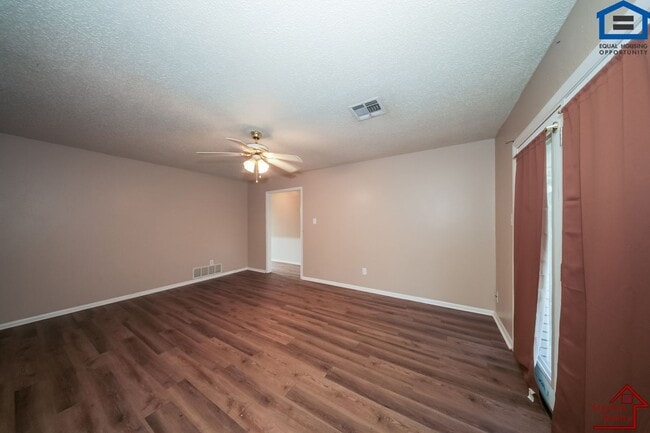 119 SE Surrey Ln