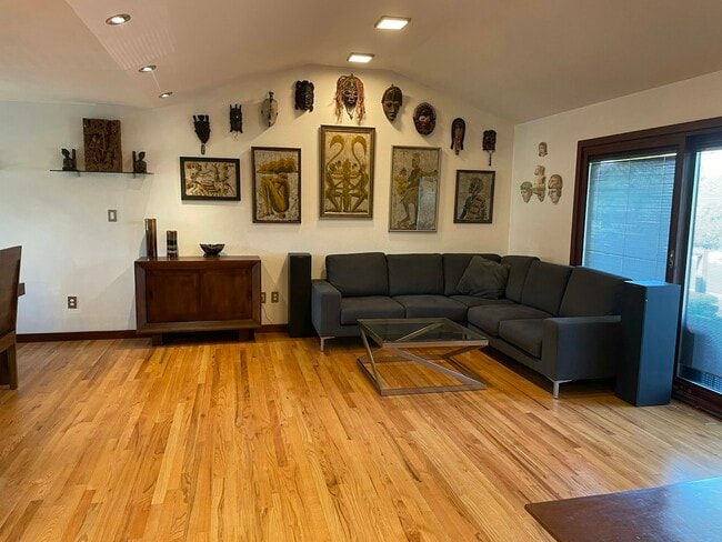 Photo - 345 Seminole Dr