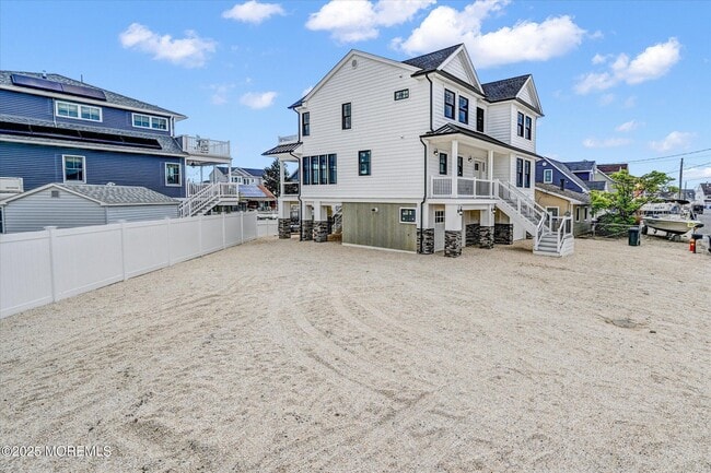 Photo - 104 Lawrence Dr