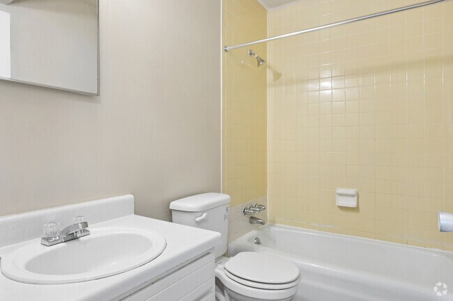 2BR, 2BA - 1,184SF - Bathroom