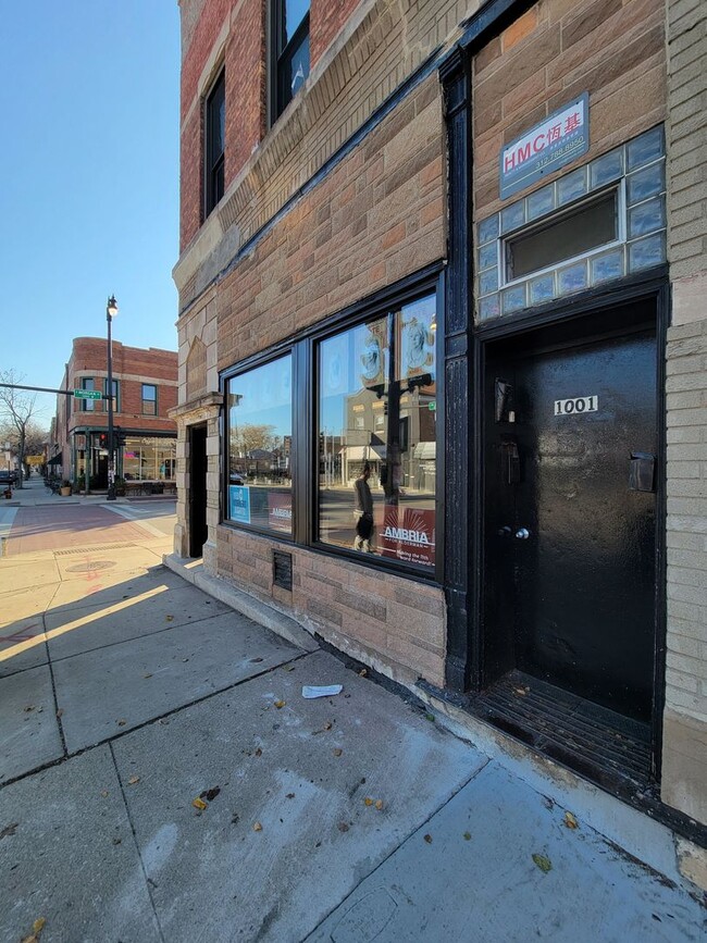 Building Photo - 1001 W 31st/3100-3108 S Morgan Unit 3102 S Morgan  2 (F) Rental