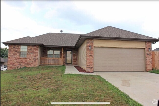 Building Photo - 3 Bed, 2 Bath, 2 Car Garage Home