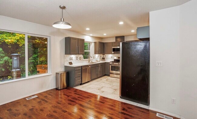 Photo - 1018 NE Mariners Loop