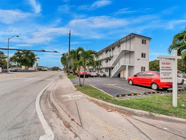 Building Photo - 14190 W Dixie Hwy Unit 19 Rental
