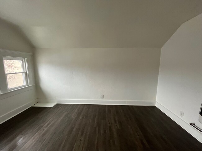Photo - 121 W 13th St Unit Apt 2
