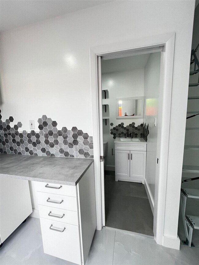 Photo - 4021 NW 6th St