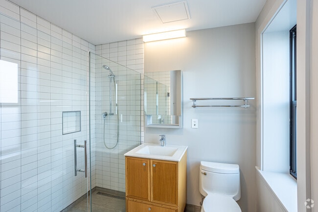 1BR, 1BA, 485SF - Bathroom - 115 Mt Auburn (Fully Furnished)