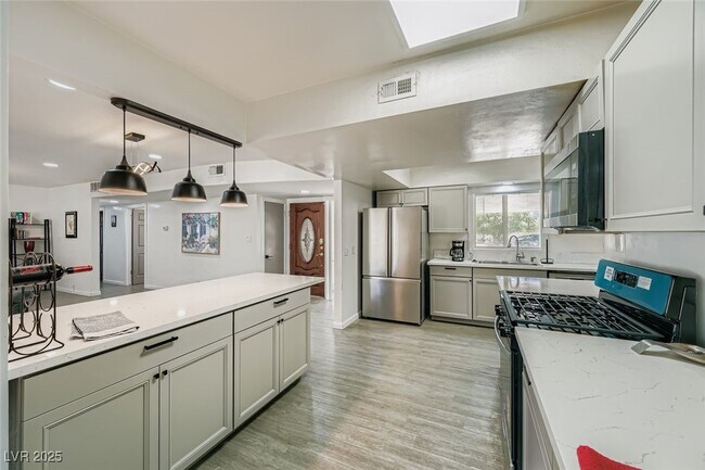 Photo - 555 Canosa Ave
