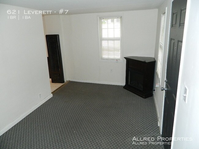 Photo - 621 N Leverett Ave Unidad #7