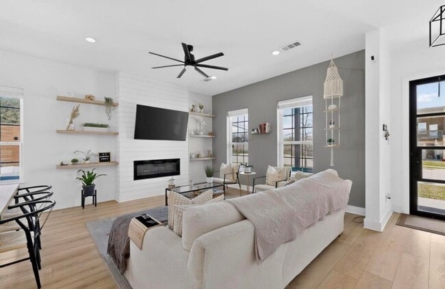 Photo - 3889 Sam Cir