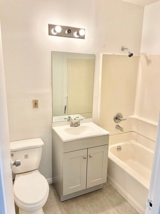 Photo - 933 Grattan St Unit 1