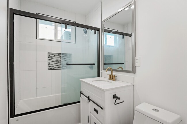 Photo - 1352 W 36th St Unit 1