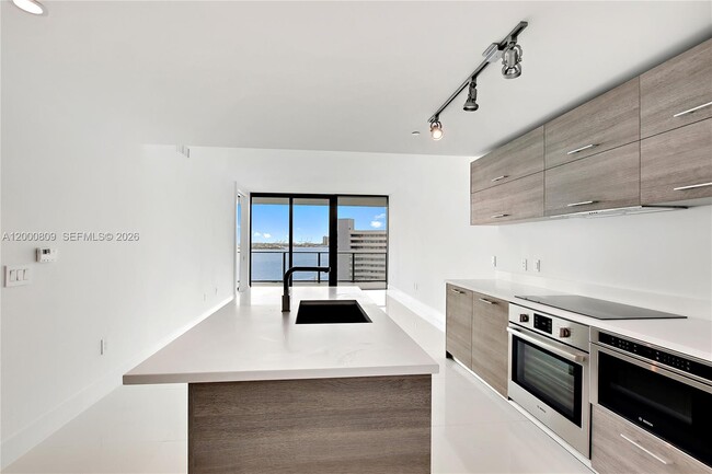 Photo - 650 NE 32nd St Unit 706