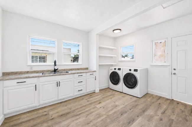 Building Photo - 1510 W 52nd St Unit 1512.5