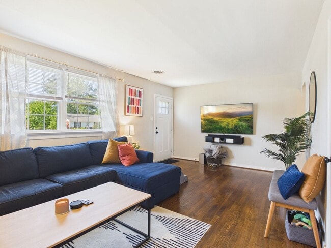 Photo - 3114 Glenoa Rd
