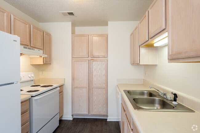 2BR, 1BA - Kitchen