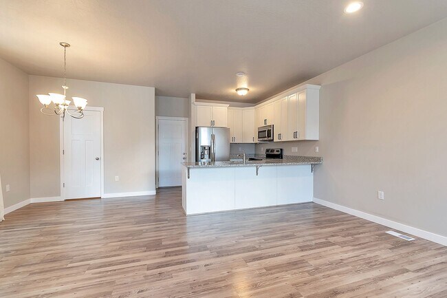 Photo - 3 Bed 2.5 Bath Townhome in Bluffdale