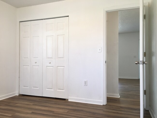 Building Photo - 8603 N 12th St Unit B