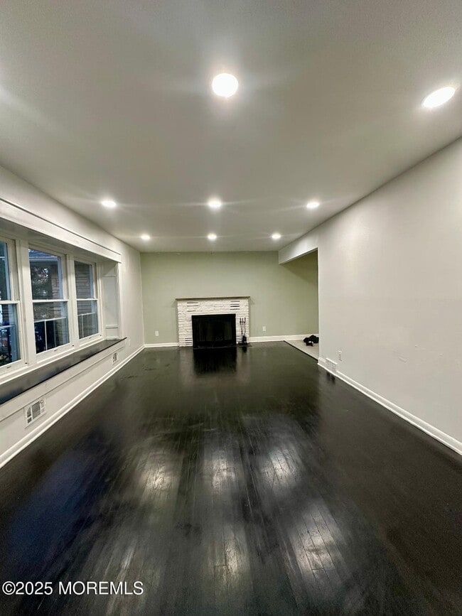 Photo - 297 Cambourne Dr