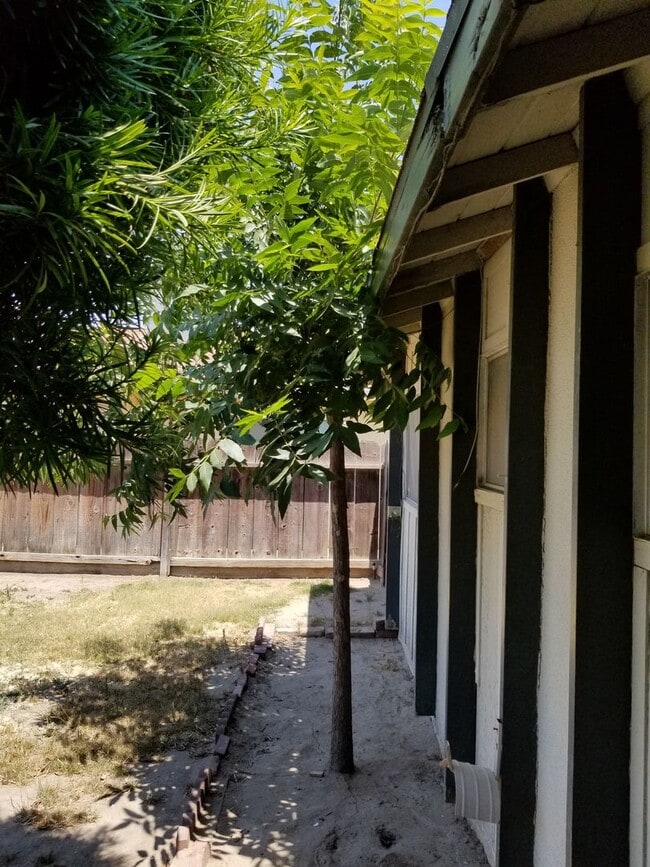 Photo - 3 Bedroom 2 Bathroom Home for Rent in Hanford