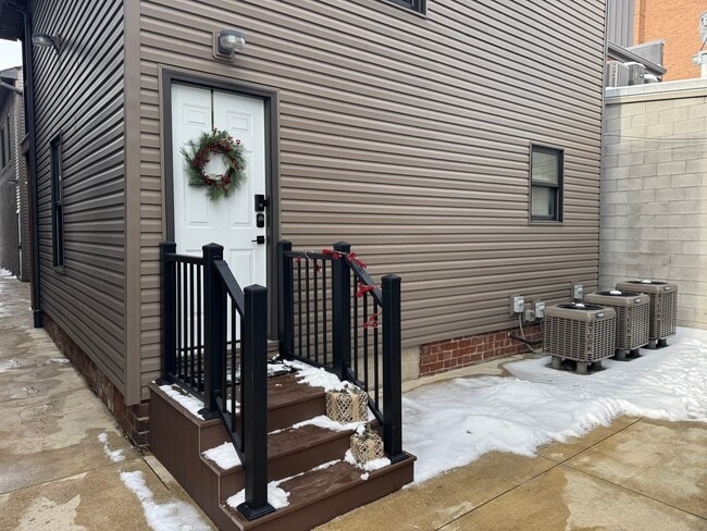 Building Photo - 236 S Market St Unit 236 back