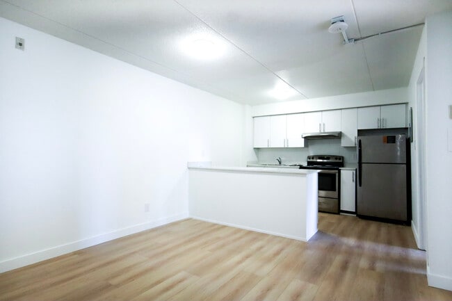 Photo - University Place - 50 University Ave E