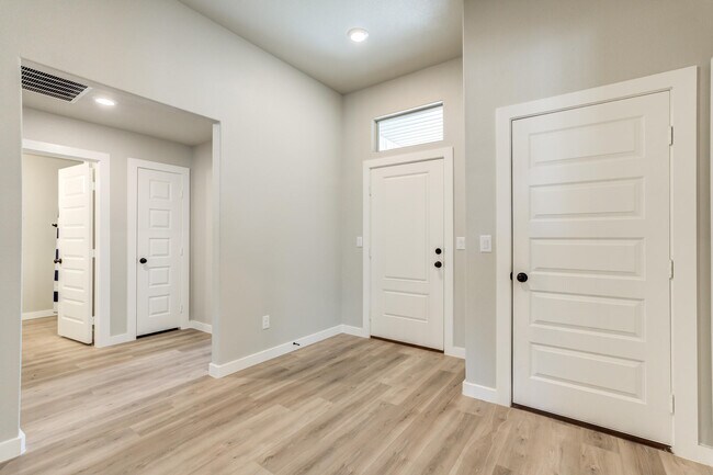 Photo - 1614 141st St