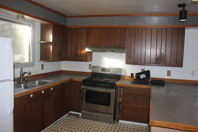 Photo - 1574 Coddington Rd