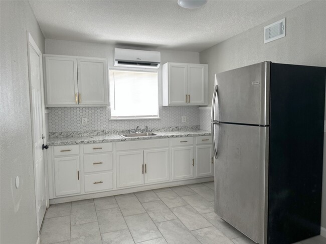 Photo - 3839 Mt Pleasant St