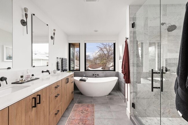 Photo - 1502 Waller St