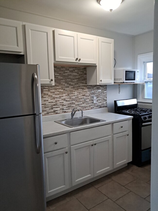 Photo - 1924 Deering Ave