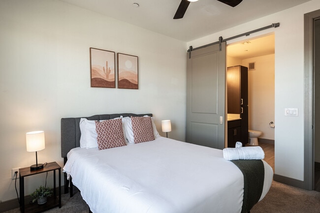 Photo - 555 N College Ave Unit ID1014605P