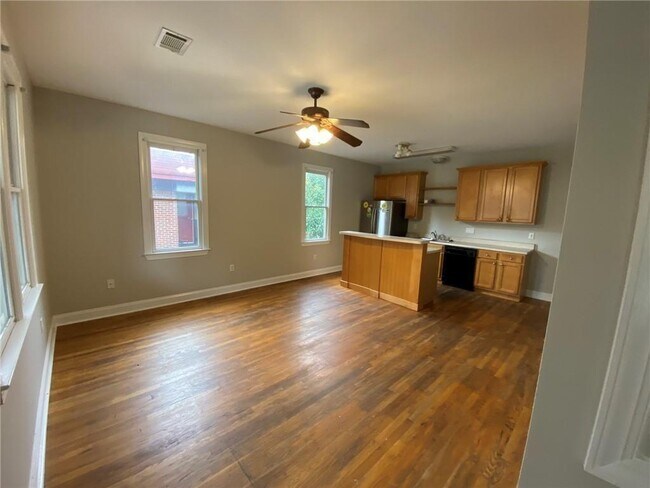 Photo - 528 Rankin St NE