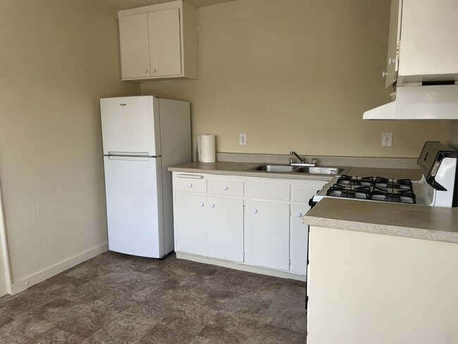 Photo - Walking Distance to Water Front- Multiple ... Unidad 504