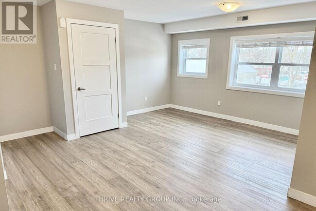 Photo - 1277 Commissioners Rd W Unité 201