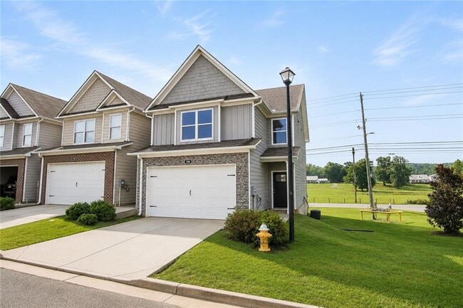 Photo - 100 Squarewood Ln NW