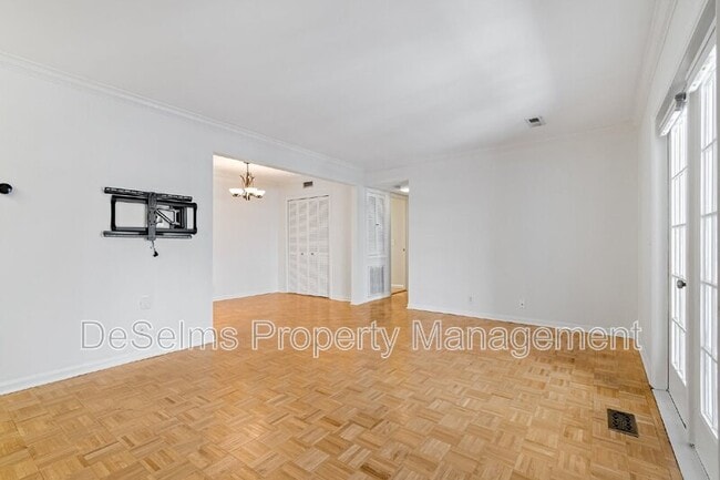 Photo - 5025 Hillsboro Pike