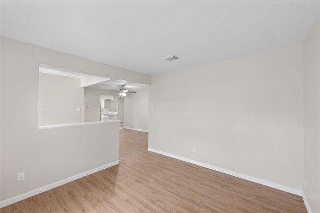 Building Photo - 7111 Pinehook Ln