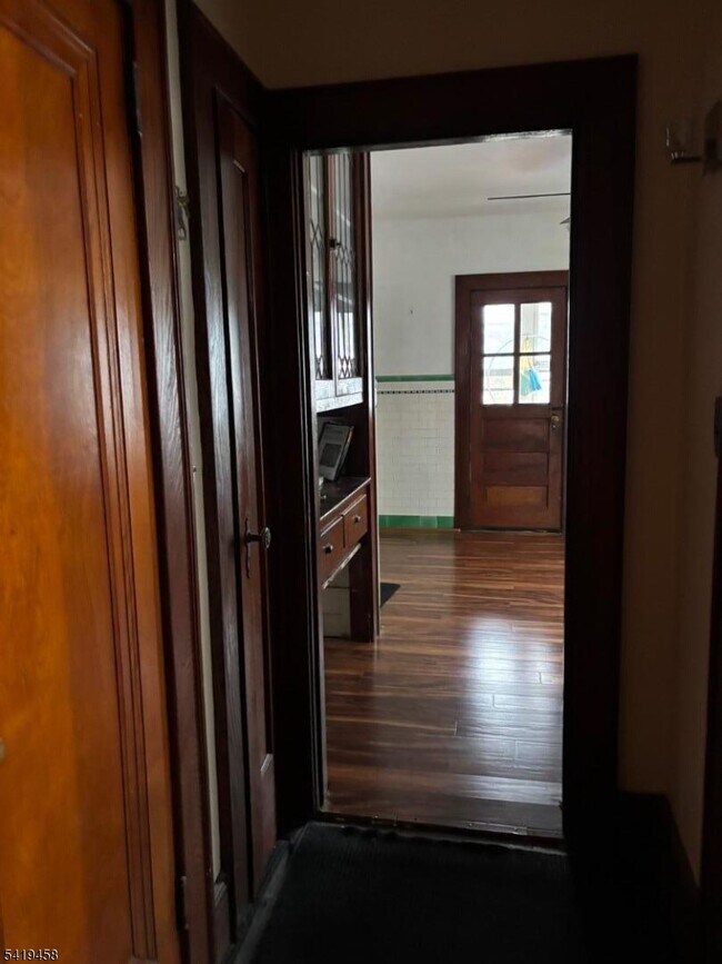 Photo - 2074 Stowe St