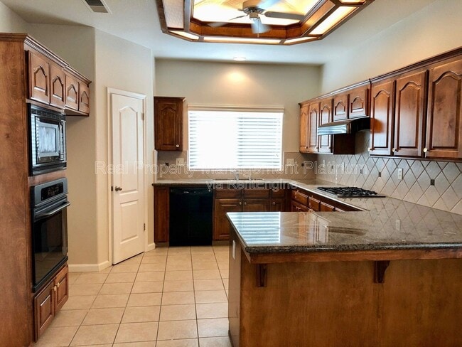 Building Photo - 546 Everglade Ave