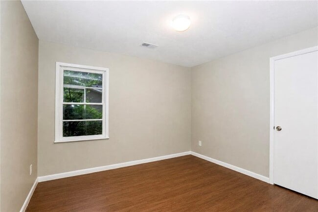 Photo - 202 Wendan Way